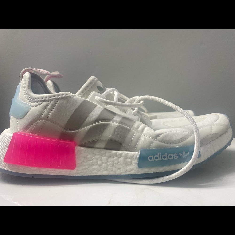 Womens Adidas. Size 8.5.